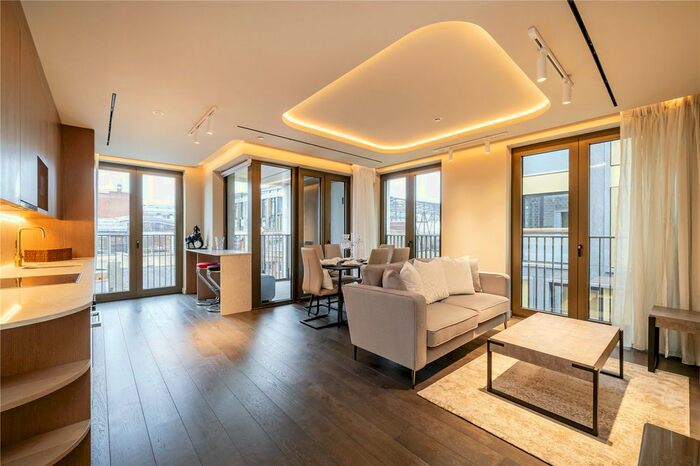 3 Bedroom Flat To Rent In Fareham Street, London, W1F