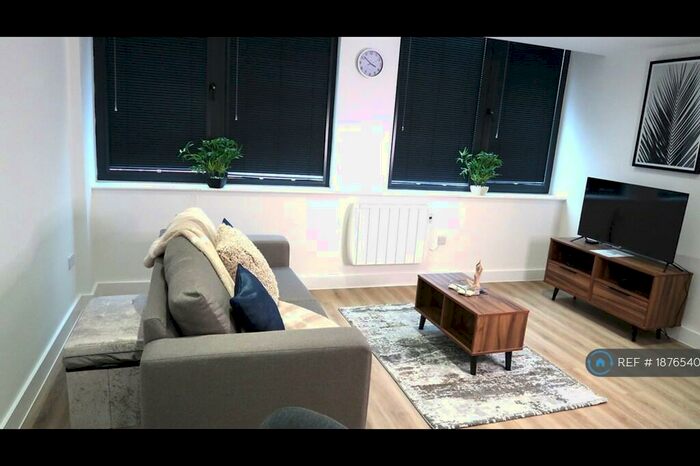 1 Bedroom Flat To Rent In Alexander House, Stretford, Manchester, M16