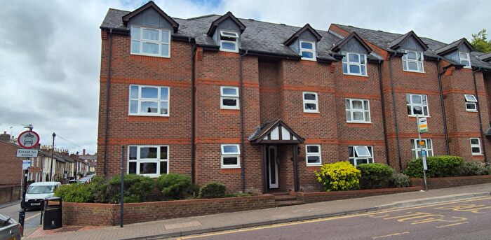 2 Bedroom Flat To Rent In Alma Road, St. Albans, Hertfordshire, AL1