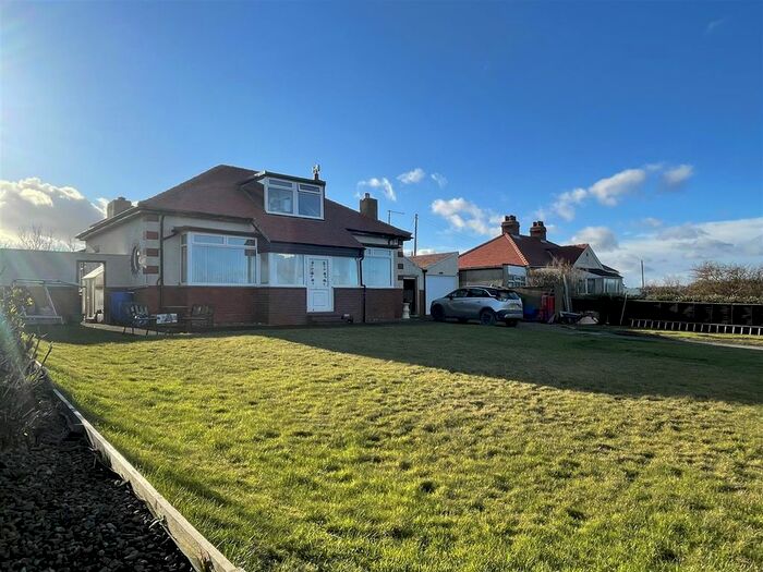 3 Bedroom Detached House For Sale In Killerby Cliff, Scarborough YO11