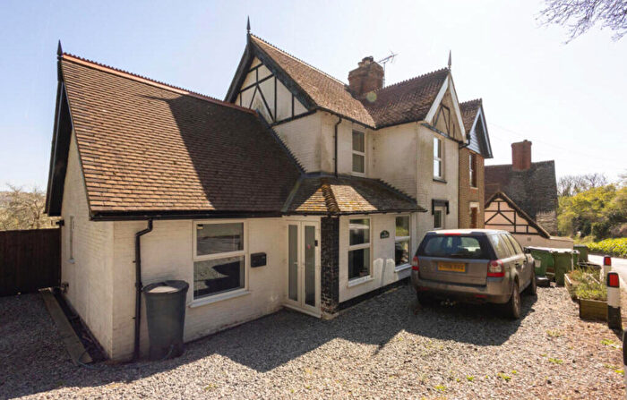 4 Bedroom Semi-Detached House To Rent In , Newington, CT18