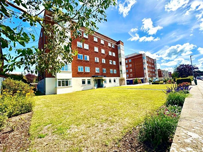 2 Bedroom Penthouse For Sale In Craneswater Park, Southsea, PO4