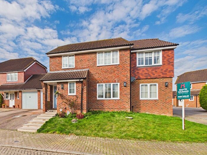 4 Bedroom Detached House For Sale In Park Farm Close, Horsham, RH12