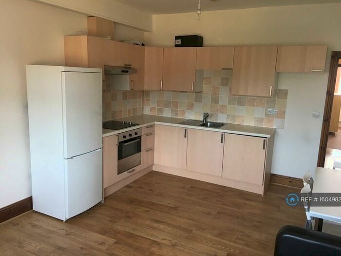 3 Bedroom Flat To Rent In Hyde Terrace, Leeds, LS2