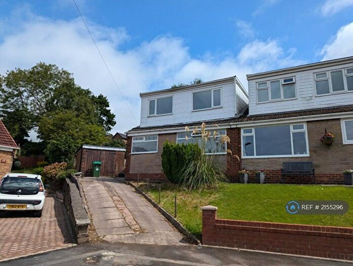 4 Bedroom Semi-Detached House To Rent In Bateson Drive, Springhead, Oldham, OL4