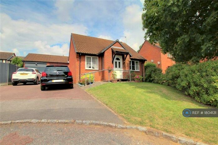 2 Bedroom Bungalow To Rent In Cannock Way, Workingham, RG6