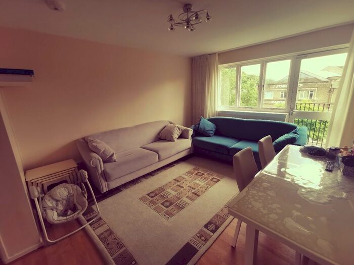2 Bedroom Flat To Rent In Flat, The Beckers, Rectory Road, London, N16