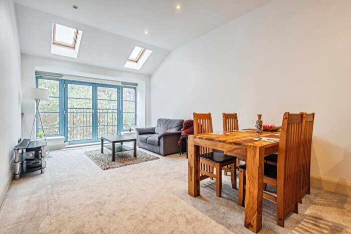2 Bedroom Flat For Sale In Hotwell Road, Bristol, BS8