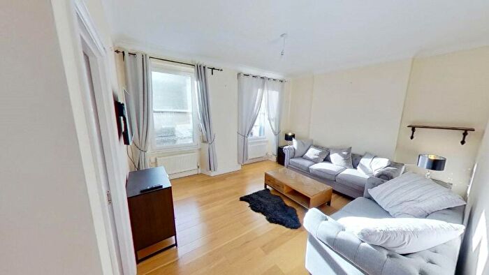 2 Bedroom Flat To Rent In Rose Street, Edinburgh, EH2