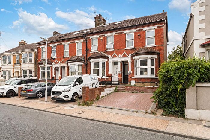 3 Bedroom End Of Terrace House For Sale In Springhead Road, Gravesend, DA11
