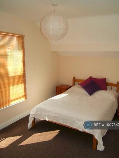 2 Bedroom Flat To Rent In Sandbeck Place, Sheffield, S11