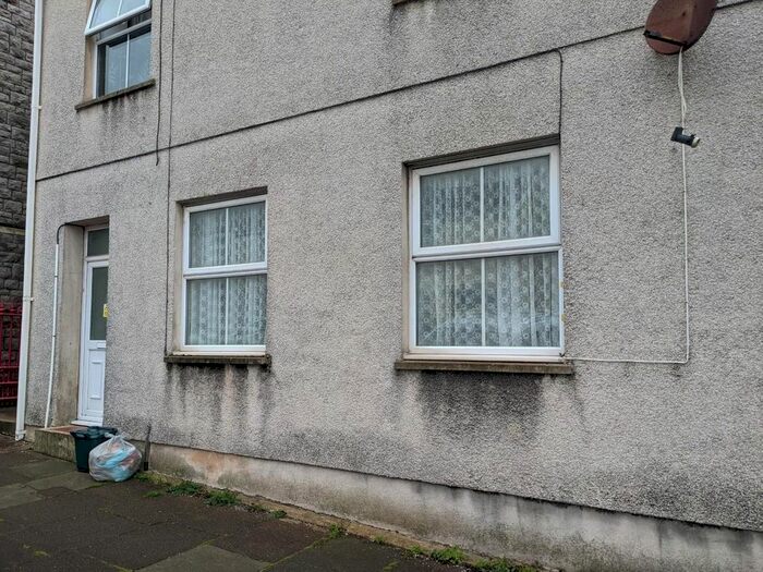 2 Bedroom Flat To Rent In Meyrick Street, Pembroke Dock, SA72