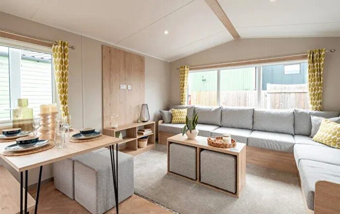 2 Bedroom Mobile/park Home For Sale In Beach Road, Sea Palling, Norwich, NR12