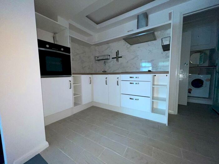 3 Bedroom Terraced House To Rent In Thorold Road, Chatham, Kent, ME5