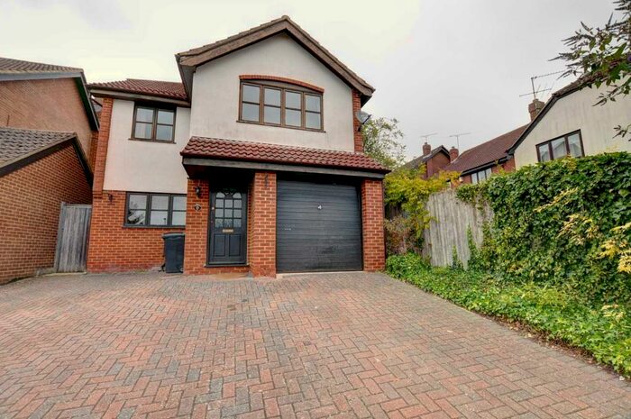 4 Bedroom Detached House To Rent In Monks Hollow, Marlow Bottom, SL7