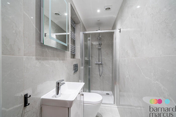 5 Bedroom House To Rent In Abbots Gardens, East Finchley, N2