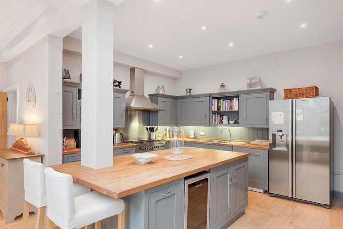 5 Bedroom Property To Rent In Drakefield Road, Heaver Estate, London, SW17