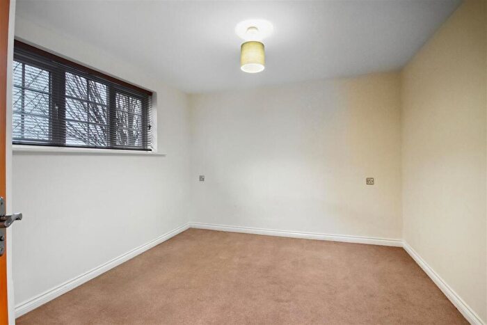 1 Bedroom Flat For Sale In Coniston House, Spinner Croft, Chesterfield, S40 - Photo 4