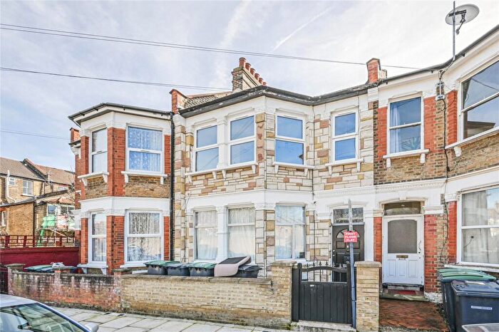 2 Bedroom Apartment For Sale In Keston Road, London, N17