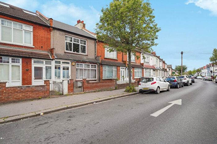 2 Bedroom Terraced House For Sale In Beverstone Road, Thornton Heath, CR7
