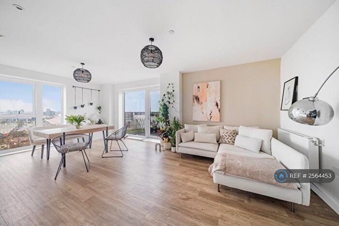 3 Bedroom Flat To Rent In Powell House, London, SE7