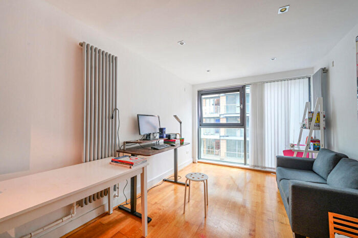 1 Bedroom Flat For Sale In Millharbour, Canary Wharf, London, E14