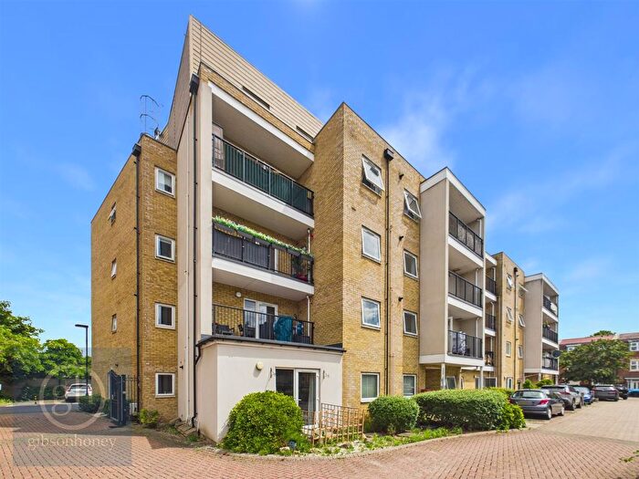 2 Bedroom Flat To Rent In Truesdales, Ickenham, UB10