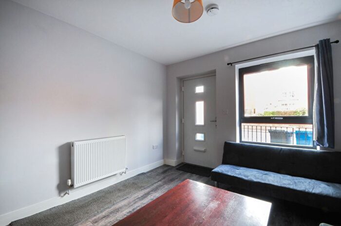 4 Bedroom Town House To Rent In Moss Lane East, Manchester, M16