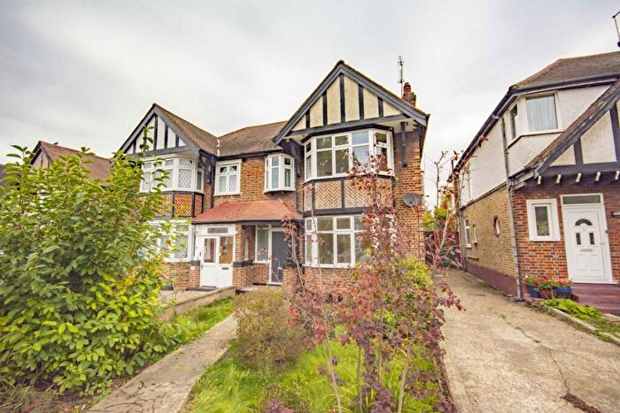 4 Bedroom Semi-Detached House To Rent In Westside, Hendon, NW4