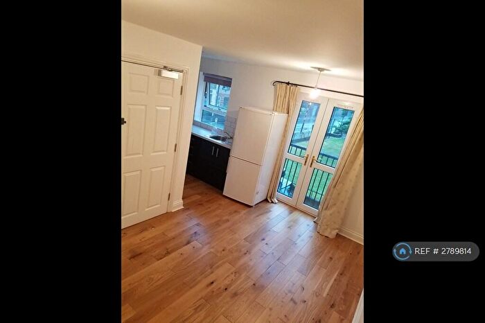 1 Bedroom Flat To Rent In Whiston Road, London, E2