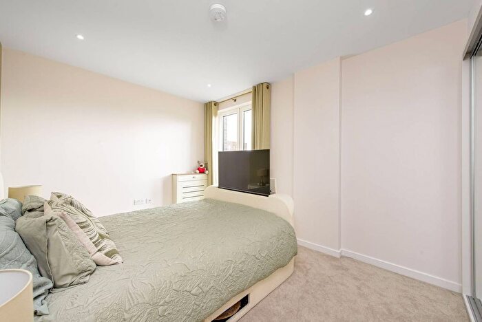 1 Bedroom Flat For Sale In Medawar Drive, Mill Hill, London, NW7