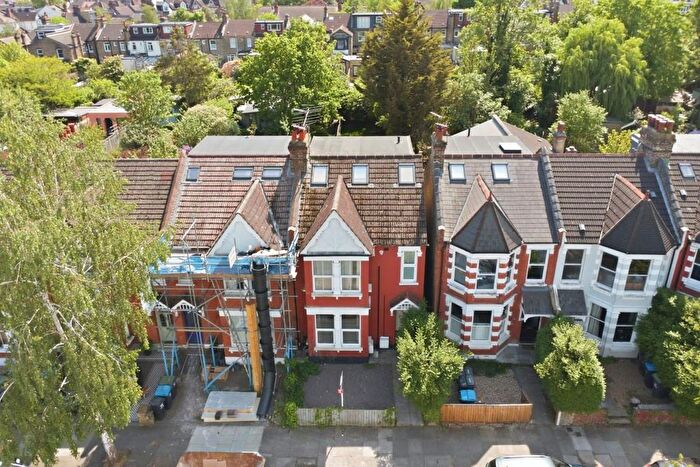 1 Bedroom Maisonette For Sale In Eaton Park Road, Palmers Green, London, N13