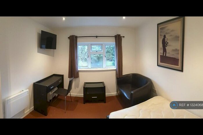 Studio To Rent In Dunmore, Guildford, GU2