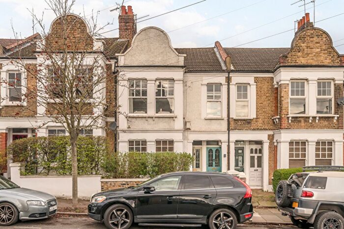3 Bedroom Maisonette For Sale In Eastcombe Avenue, Charlton, London, SE7