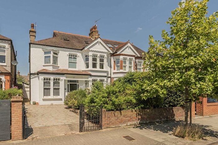 1 Bedroom Flat To Rent In Rodenhurst Road, London, SW4