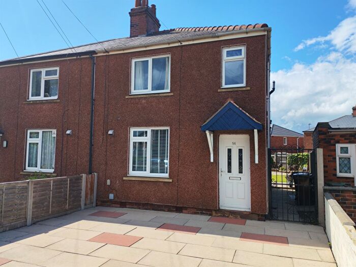 2 Bedroom Semi-Detached House For Sale In Wheatcroft, Castleford, WF10