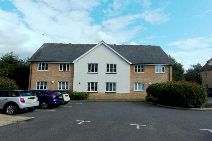 2 Bedroom Flat To Rent In Chapel Street, Billericay CM12