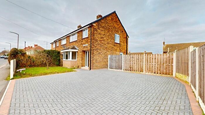 3 Bedroom Semi-Detached House To Rent In Collins Close, Dodsworth, Barnsley, S75