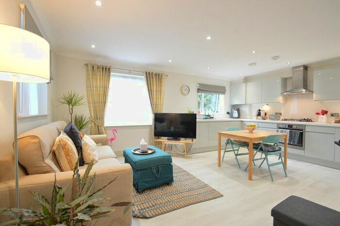 2 Bedroom Flat To Rent In Victoria Way, Weybridge, KT13