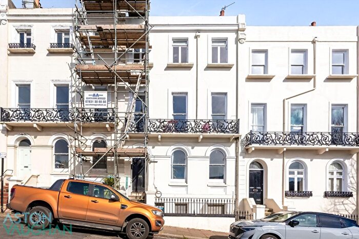 1 Bedroom Flat For Sale In Roundhill Crescent, Brighton, BN2