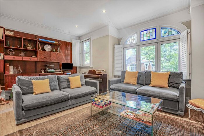 3 Bedroom Flat To Rent In Niton Street, Fulham, London, SW6