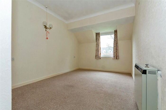 2 Bedroom Flat For Sale In Grange Road, Solihull, West Midlands, B91