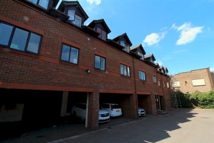 1 Bedroom Flat To Rent In High Street North, Dunstable, LU6