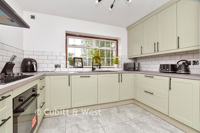 4 Bedroom End Of Terrace House For Sale In Barons Walk, Croydon, Surrey, CR0
