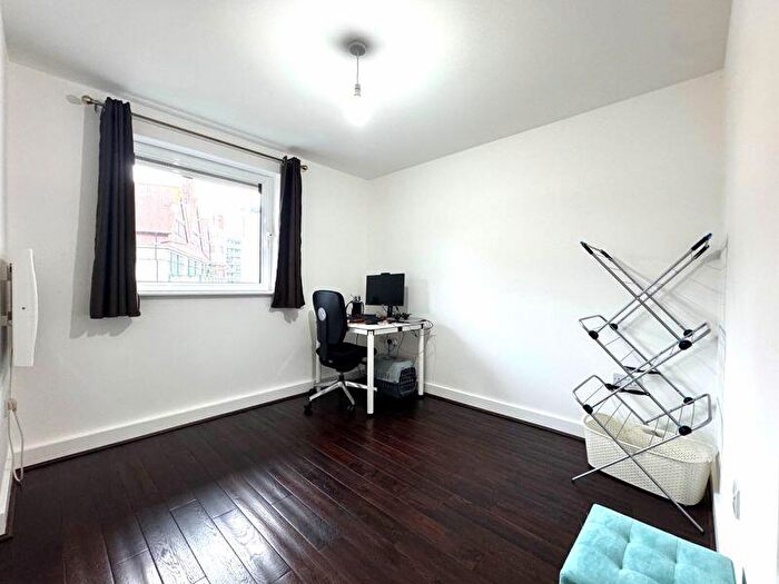 2 Bedroom Apartment To Rent In Drift Court, Basin Approach, London, E16