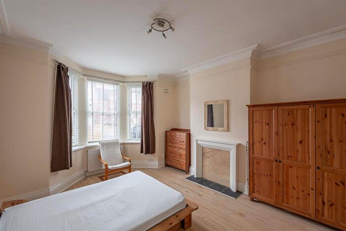 2 Bedroom Flat For Sale In Trewhitt Road, Heaton, Newcastle Upon Tyne, NE6