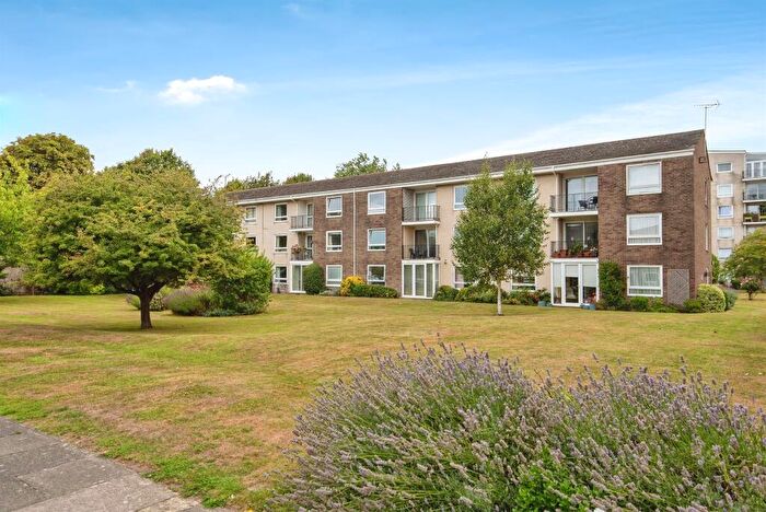 2 Bedroom Apartment For Sale In Pevensey Garden, Worthing, BN11