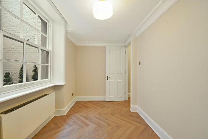 2 Bedroom Apartment To Rent In Dorset Square, London, NW1