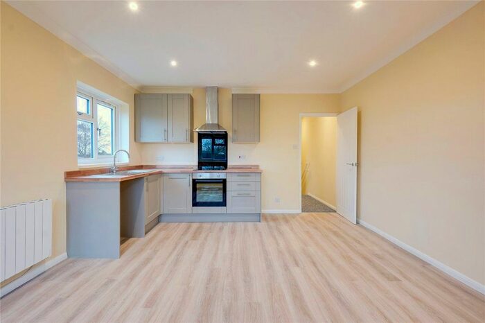 1 Bedroom Maisonette To Rent In Shirley Court, Wallis Avenue, Maidstone, Kent ME15