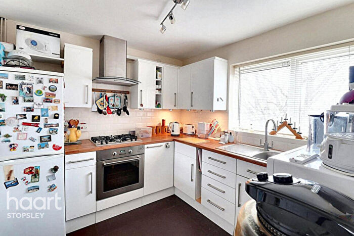 3 Bedroom Apartment For Sale In Elgar Path, Luton, LU2